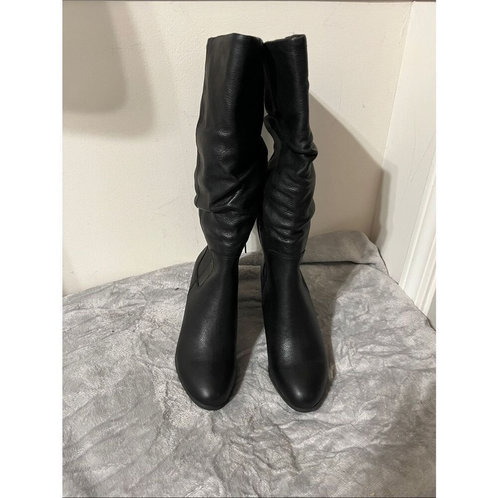 NWOB Vionic Lolita Slouchy Boots.  Size 9 Womens